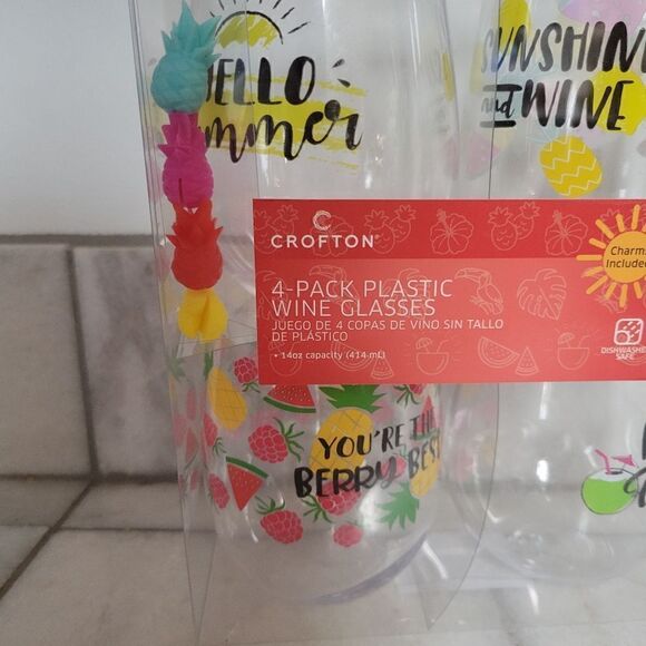 Crofton 4-Pack Summer-Themed Plastic Wine Glasses Set New In Package - Picture 5 of 5